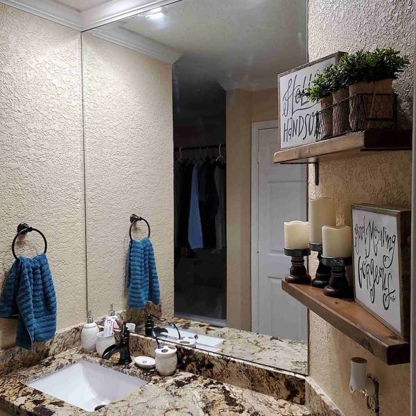 A big mirror installed in water sink area